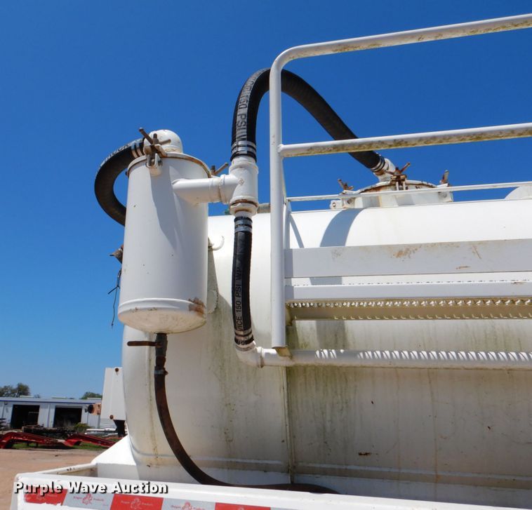 image for item DJ0775 2014 Dragon 130BBL  vacuum trailer