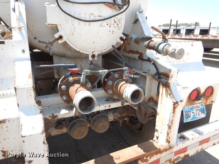 image for item DJ0775 2014 Dragon 130BBL  vacuum trailer