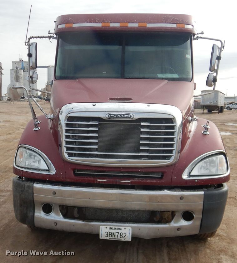 image for item DJ1163 2005 Freightliner Columbia  semi truck