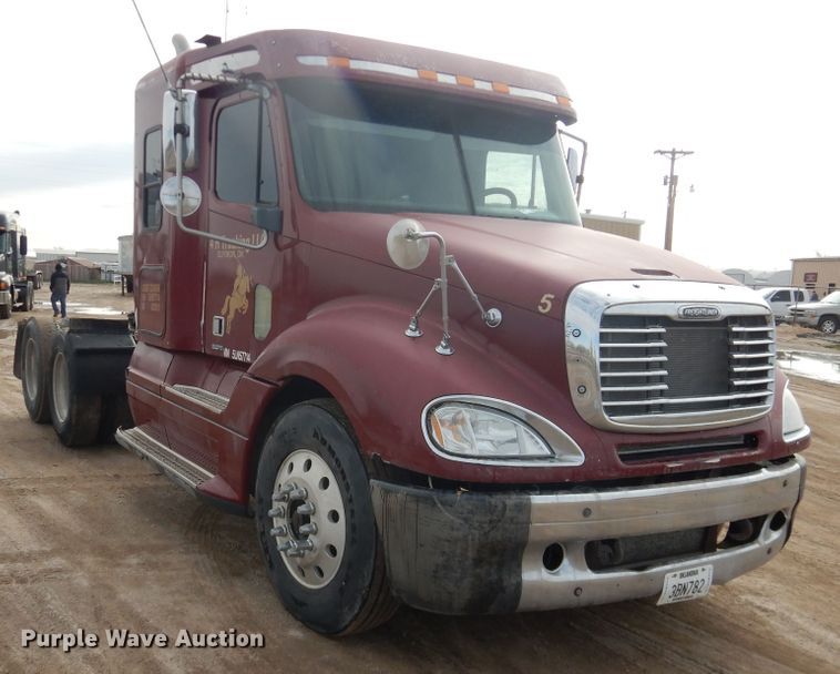 image for item DJ1163 2005 Freightliner Columbia  semi truck