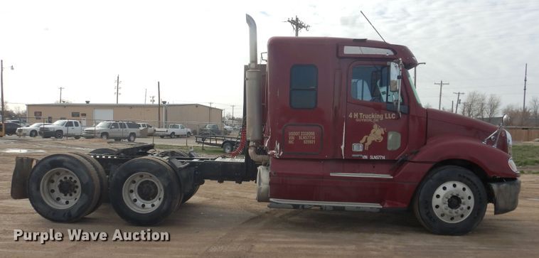 image for item DJ1163 2005 Freightliner Columbia  semi truck
