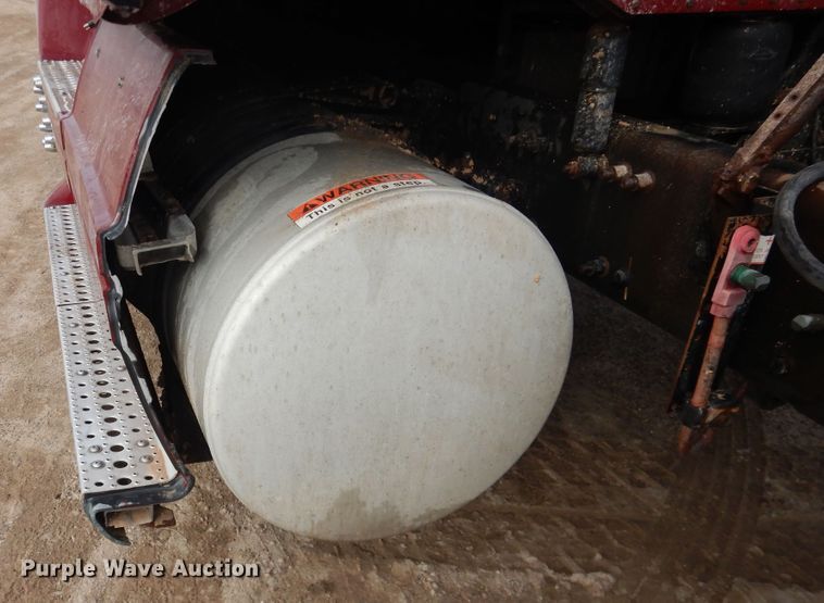 image for item DJ1163 2005 Freightliner Columbia  semi truck