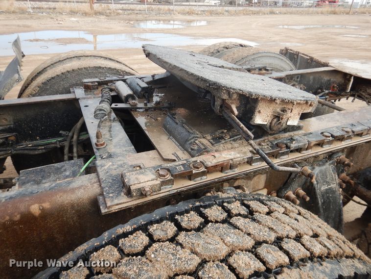 image for item DJ1163 2005 Freightliner Columbia  semi truck