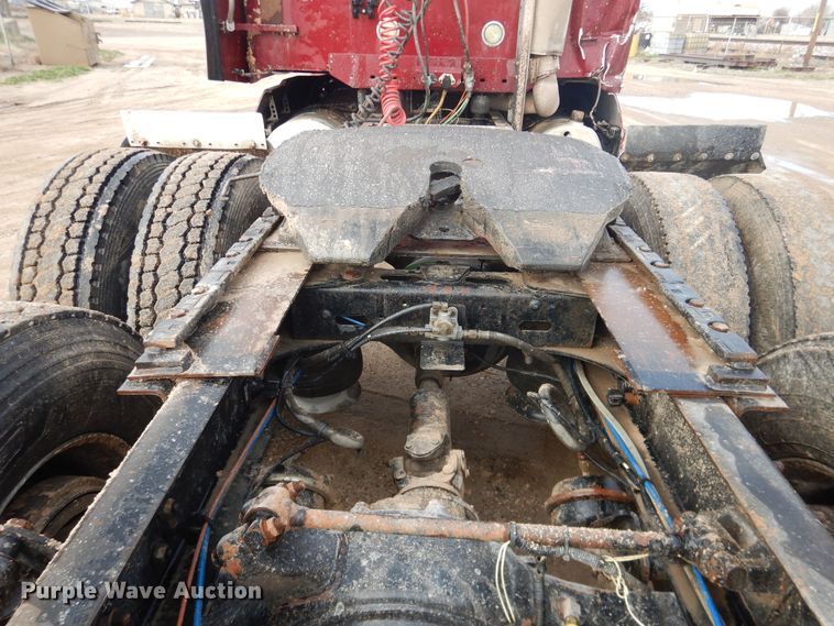 image for item DJ1163 2005 Freightliner Columbia  semi truck