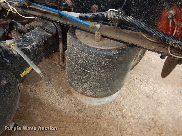 image for item DJ1163 2005 Freightliner Columbia  semi truck