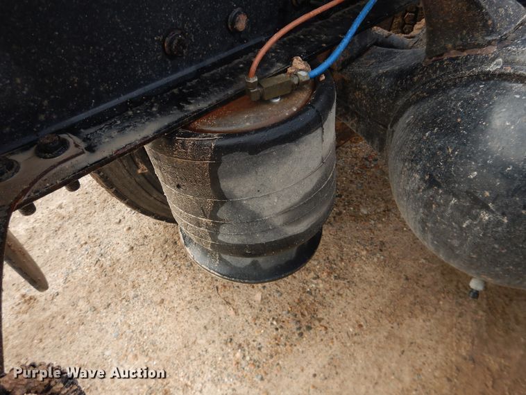 image for item DJ1163 2005 Freightliner Columbia  semi truck