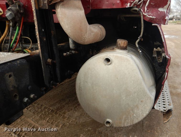 image for item DJ1163 2005 Freightliner Columbia  semi truck