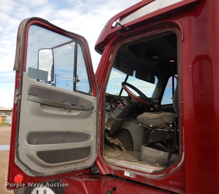 image for item DJ1163 2005 Freightliner Columbia  semi truck