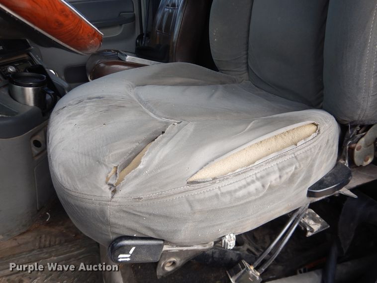 image for item DJ1163 2005 Freightliner Columbia  semi truck