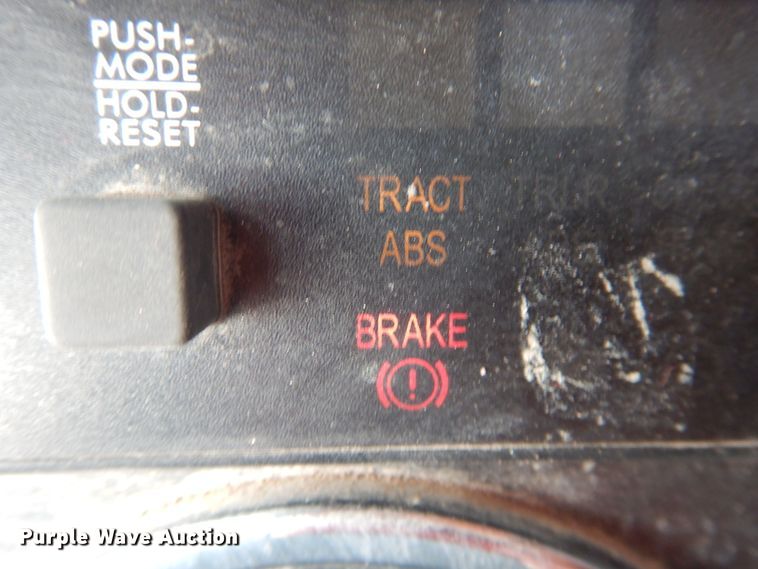 image for item DJ1163 2005 Freightliner Columbia  semi truck