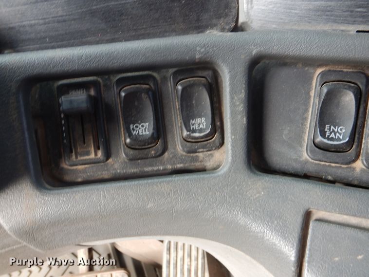 image for item DJ1163 2005 Freightliner Columbia  semi truck