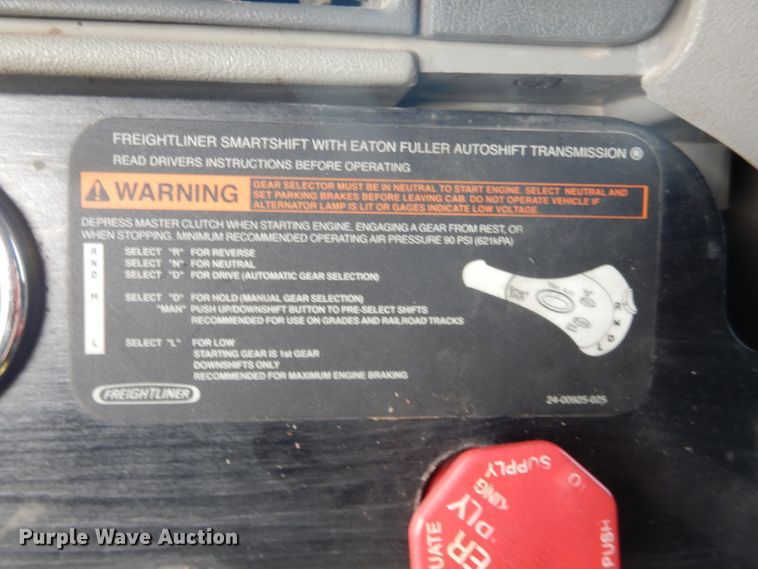 image for item DJ1163 2005 Freightliner Columbia  semi truck