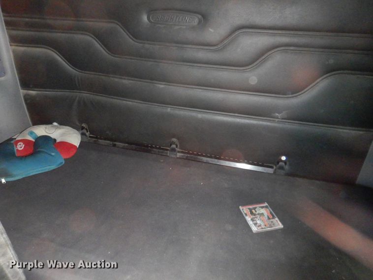 image for item DJ1163 2005 Freightliner Columbia  semi truck