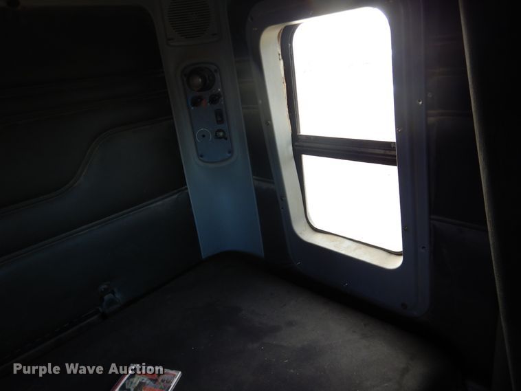 image for item DJ1163 2005 Freightliner Columbia  semi truck