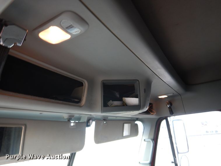 image for item DJ1163 2005 Freightliner Columbia  semi truck