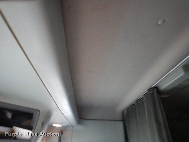 image for item DJ1163 2005 Freightliner Columbia  semi truck