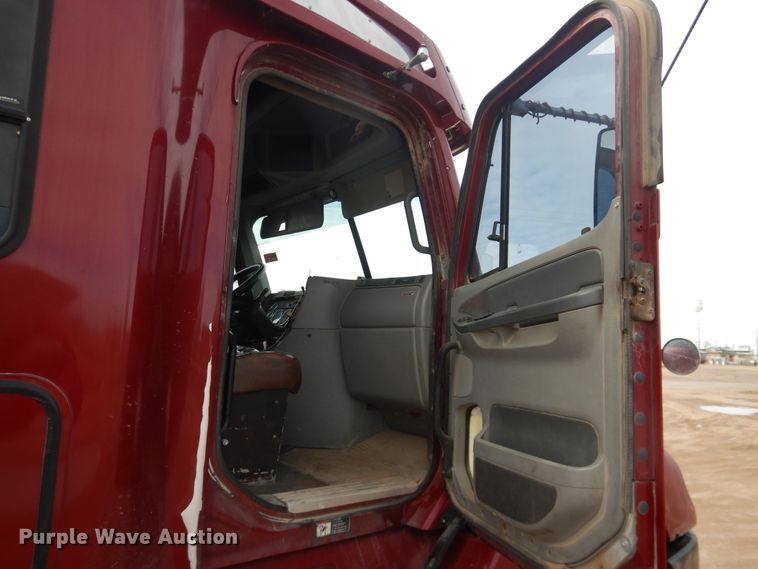 image for item DJ1163 2005 Freightliner Columbia  semi truck