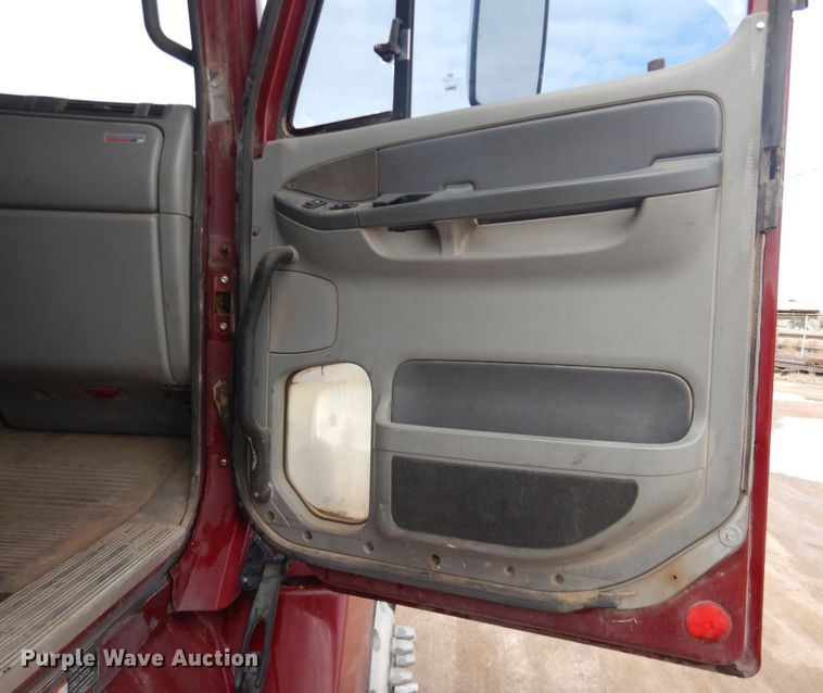 image for item DJ1163 2005 Freightliner Columbia  semi truck