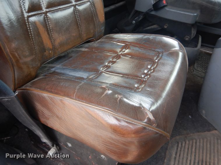 image for item DJ1163 2005 Freightliner Columbia  semi truck