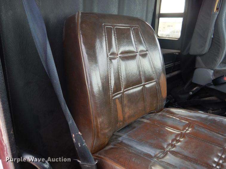 image for item DJ1163 2005 Freightliner Columbia  semi truck