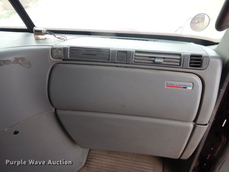 image for item DJ1163 2005 Freightliner Columbia  semi truck