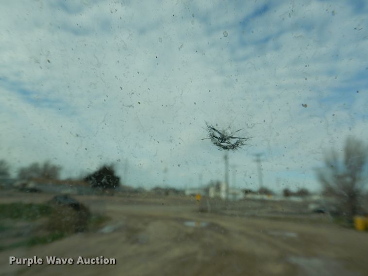 image for item DJ1163 2005 Freightliner Columbia  semi truck