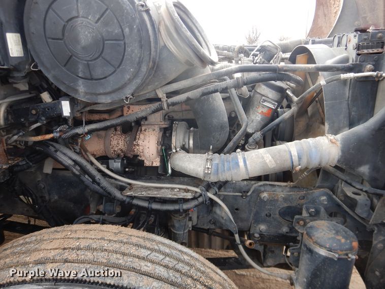 image for item DJ1163 2005 Freightliner Columbia  semi truck