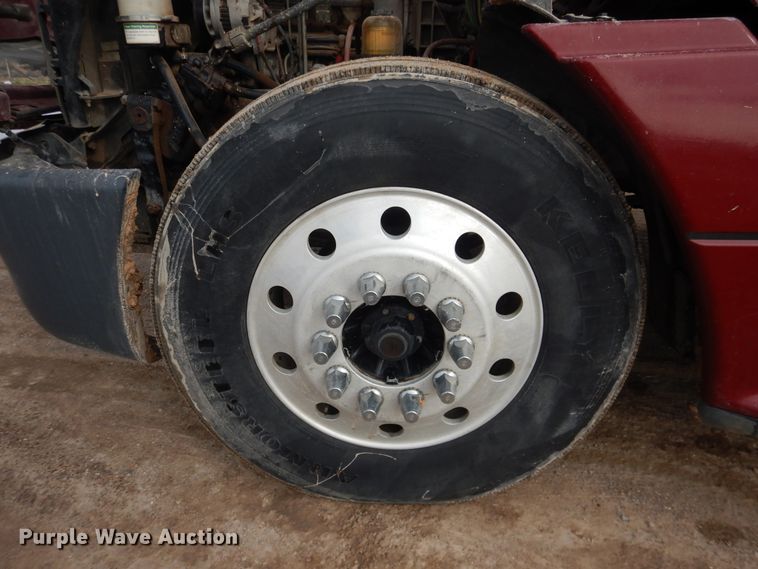 image for item DJ1163 2005 Freightliner Columbia  semi truck