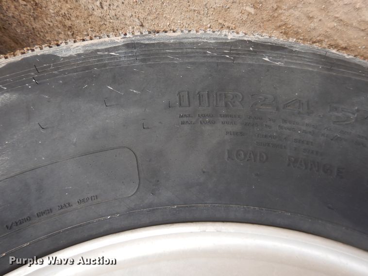 image for item DJ1163 2005 Freightliner Columbia  semi truck