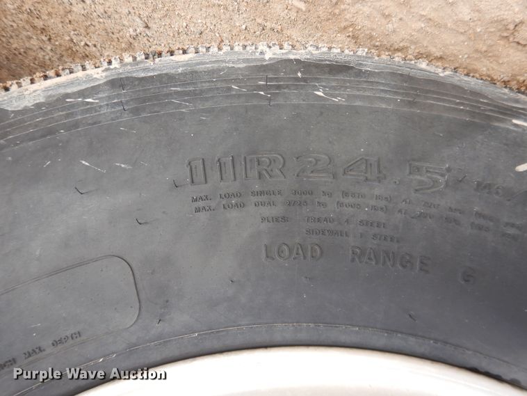 image for item DJ1163 2005 Freightliner Columbia  semi truck