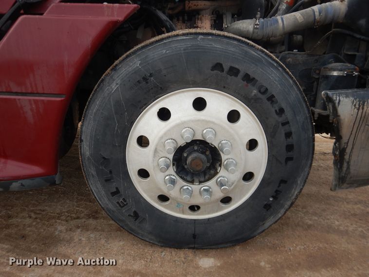 image for item DJ1163 2005 Freightliner Columbia  semi truck