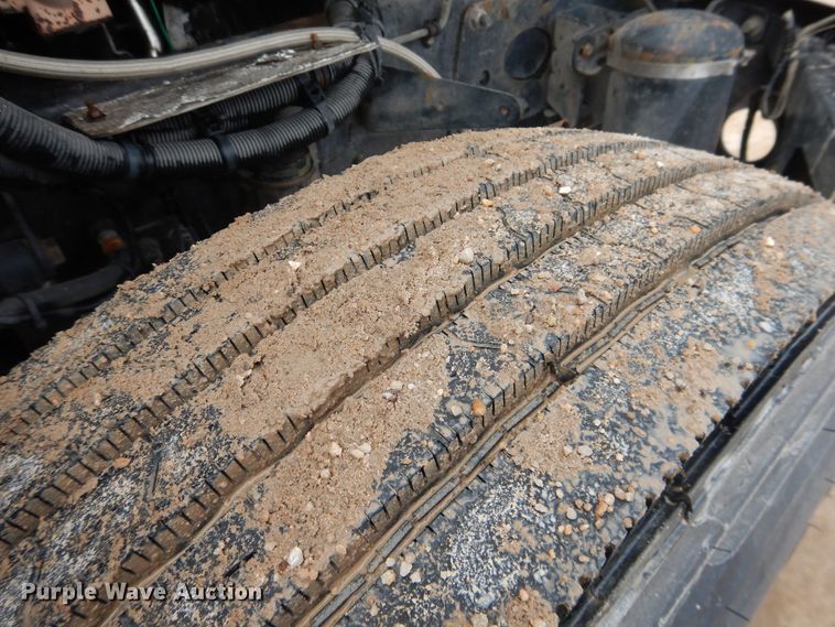 image for item DJ1163 2005 Freightliner Columbia  semi truck