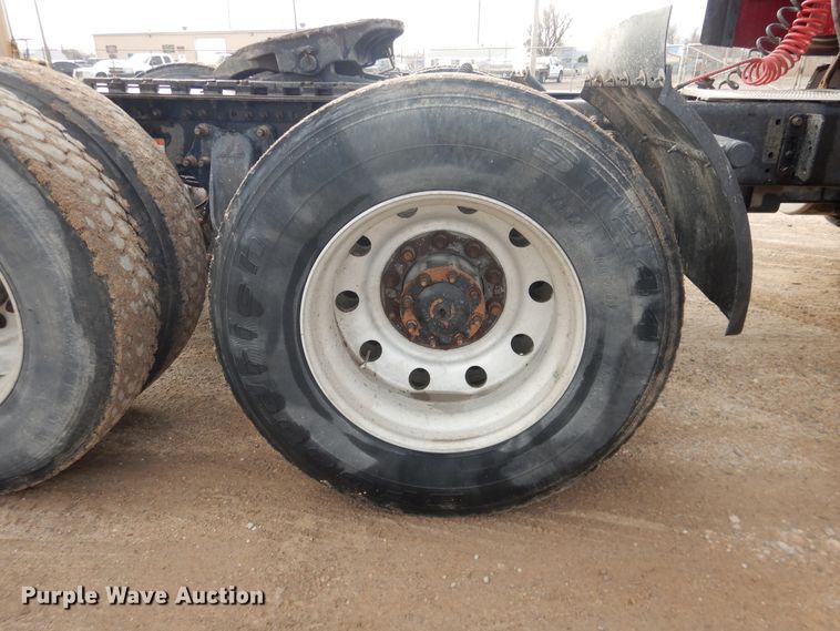 image for item DJ1163 2005 Freightliner Columbia  semi truck