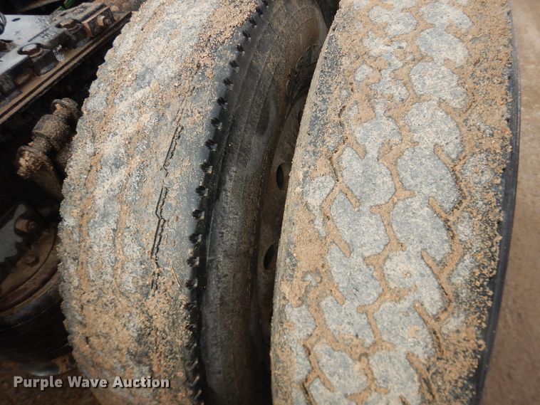 image for item DJ1163 2005 Freightliner Columbia  semi truck