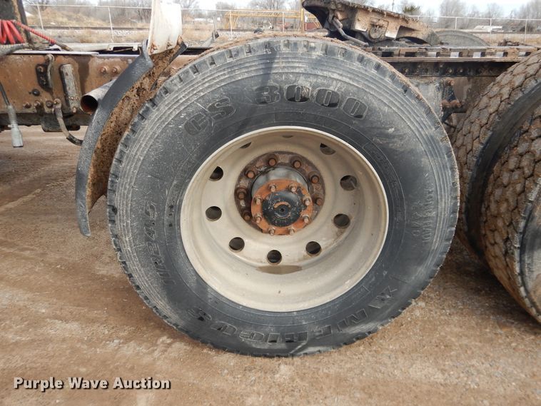 image for item DJ1163 2005 Freightliner Columbia  semi truck