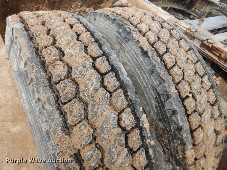 image for item DJ1163 2005 Freightliner Columbia  semi truck