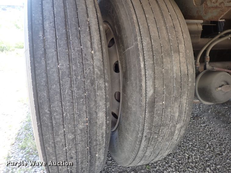 image for item DJ5622 2005 Wabash  dry van trailer