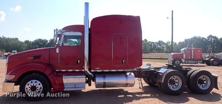 image for item DJ5675 2007 Peterbilt 386  semi truck