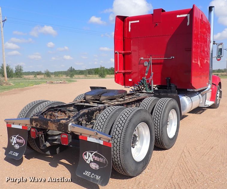 image for item DJ5675 2007 Peterbilt 386  semi truck
