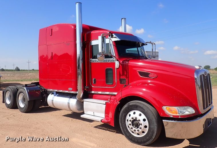 image for item DJ5675 2007 Peterbilt 386  semi truck