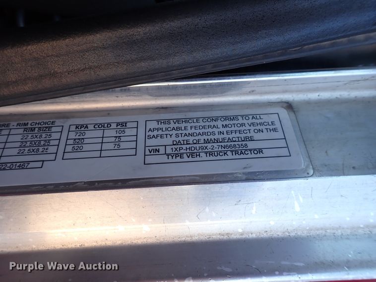 image for item DJ5675 2007 Peterbilt 386  semi truck