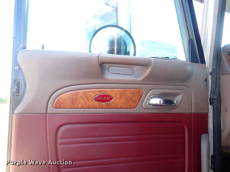 image for item DJ5675 2007 Peterbilt 386  semi truck