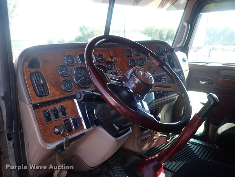 image for item DJ5675 2007 Peterbilt 386  semi truck