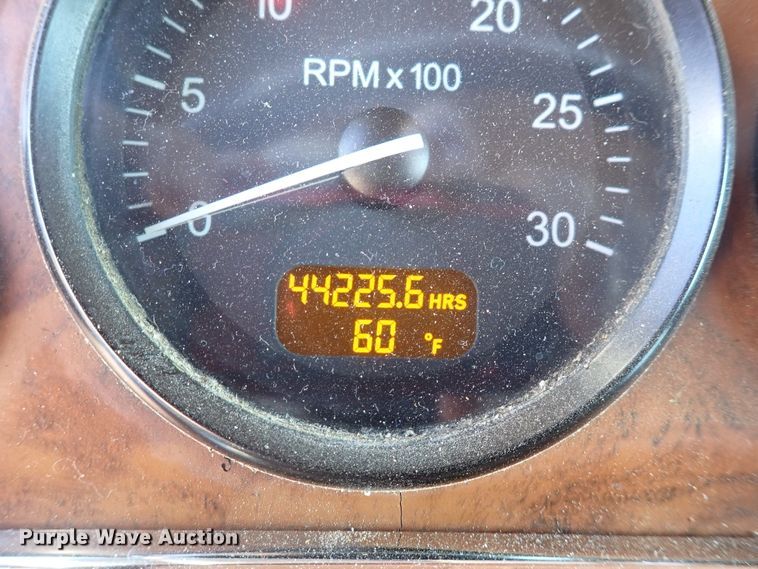 image for item DJ5675 2007 Peterbilt 386  semi truck