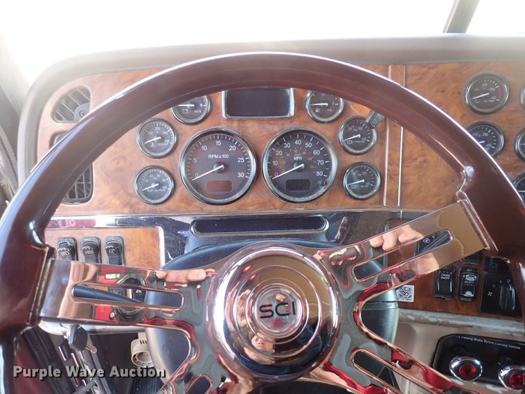 image for item DJ5675 2007 Peterbilt 386  semi truck