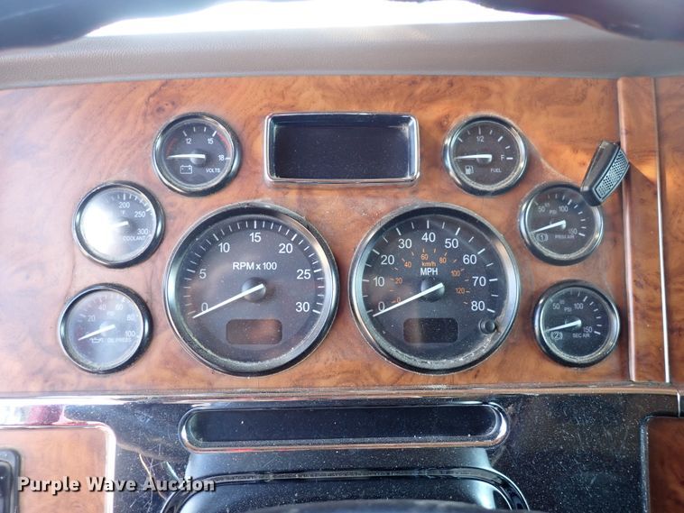 image for item DJ5675 2007 Peterbilt 386  semi truck