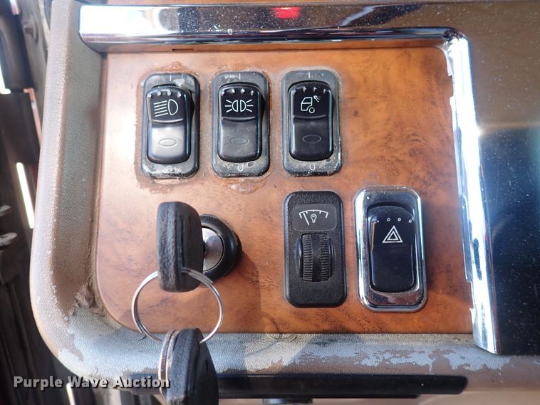 image for item DJ5675 2007 Peterbilt 386  semi truck