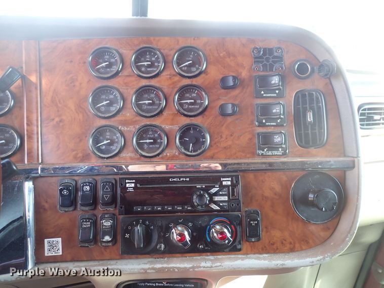 image for item DJ5675 2007 Peterbilt 386  semi truck