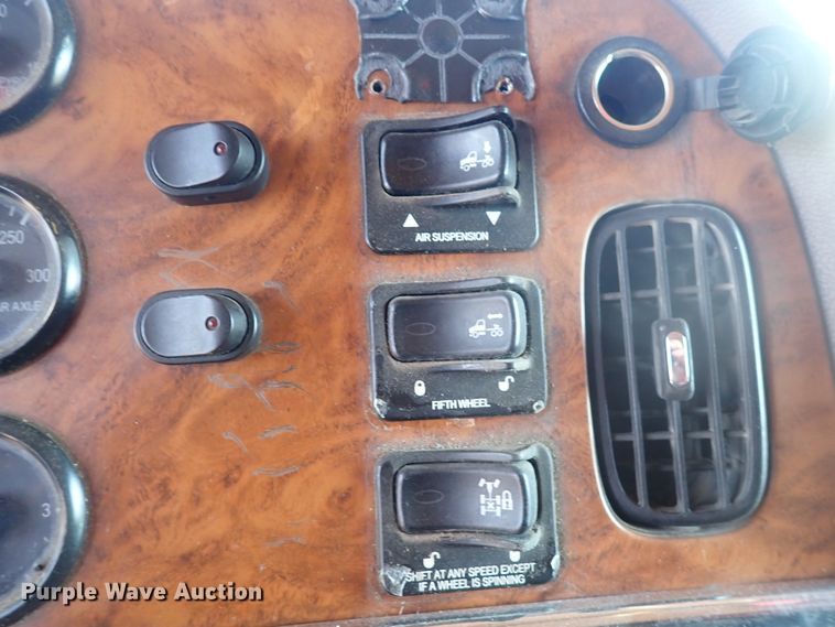 image for item DJ5675 2007 Peterbilt 386  semi truck