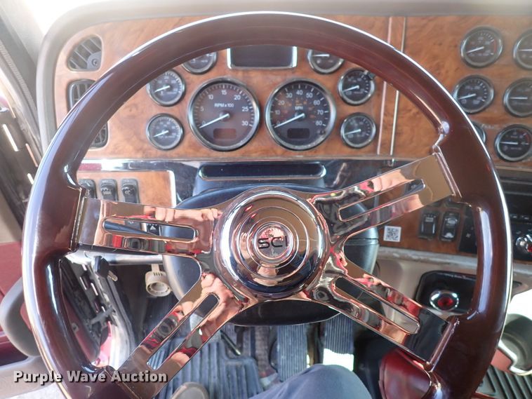 image for item DJ5675 2007 Peterbilt 386  semi truck